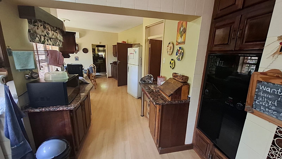 6 Bedroom Property for Sale in Mooivallei Park North West